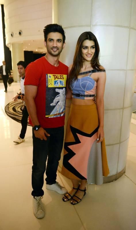 Sushant Singh Rajput & Kriti Sanon Promoting Their Film Raabta In New Delhi