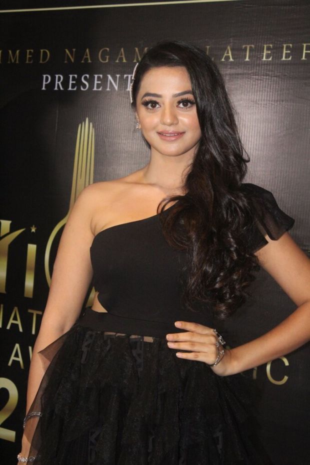 Helly Shah Slays In Black At The Red Carpet International Iconic Awards