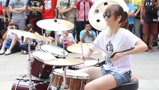 Amazing Girl Drummer Does Bigbang – Fantastic Baby Street Performance