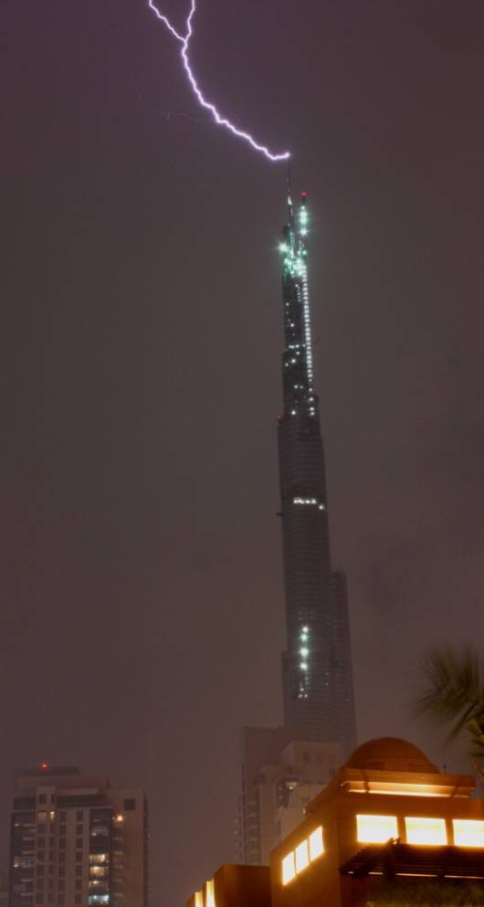 Thunder Lightning on Dubai Tower