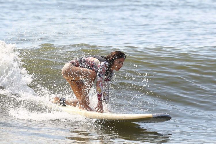 Bethenny Frankel Surfing The Waves In The Hamptons
