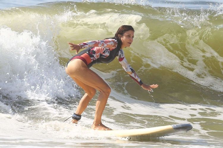 Bethenny Frankel Surfing The Waves In The Hamptons