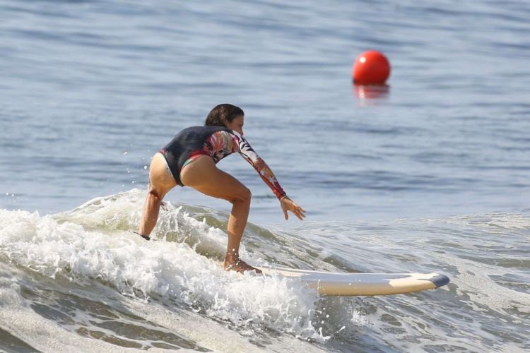 Bethenny Frankel Surfing The Waves In The Hamptons
