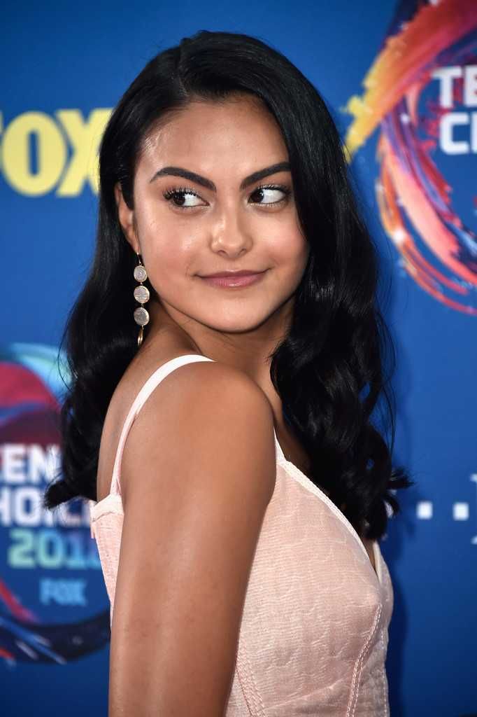 Camila Mendes Shines At Teen Choice Awards 2018 | GlamGalz.com