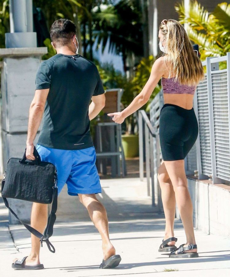 Candice Swanepoel Takes A Sunny Day Stroll In South Florida