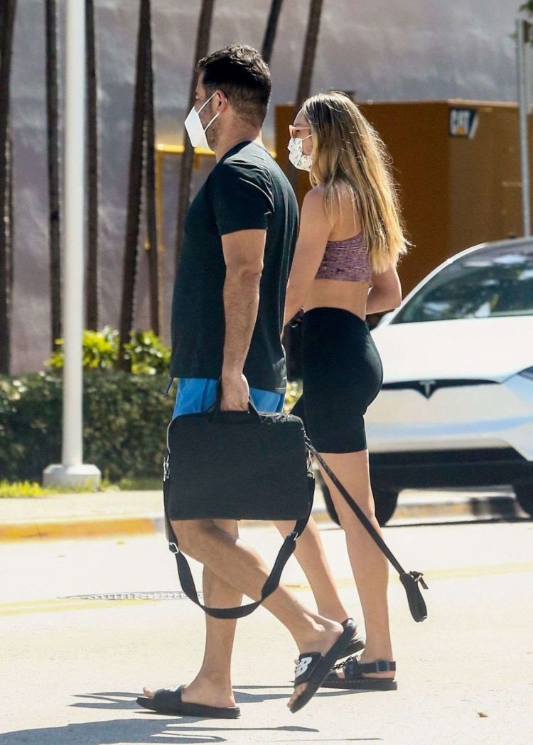 Candice Swanepoel Takes A Sunny Day Stroll In South Florida