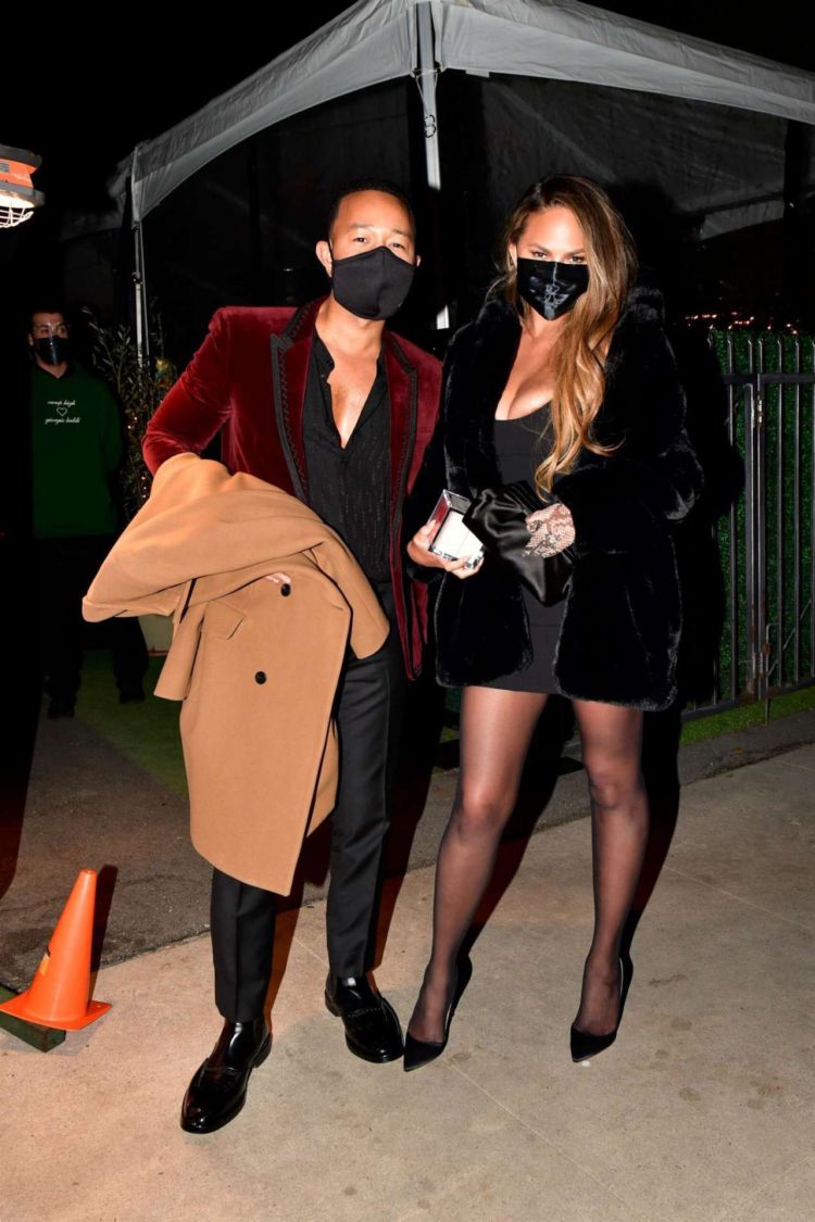 Chrissy Teigen Stepped Out In All Black Outfit For A Night Out In Los Angeles