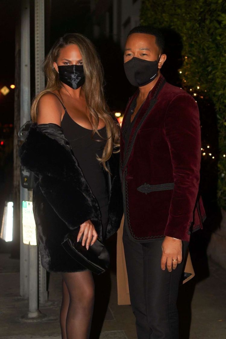 Chrissy Teigen Stepped Out In All Black Outfit For A Night Out In Los Angeles