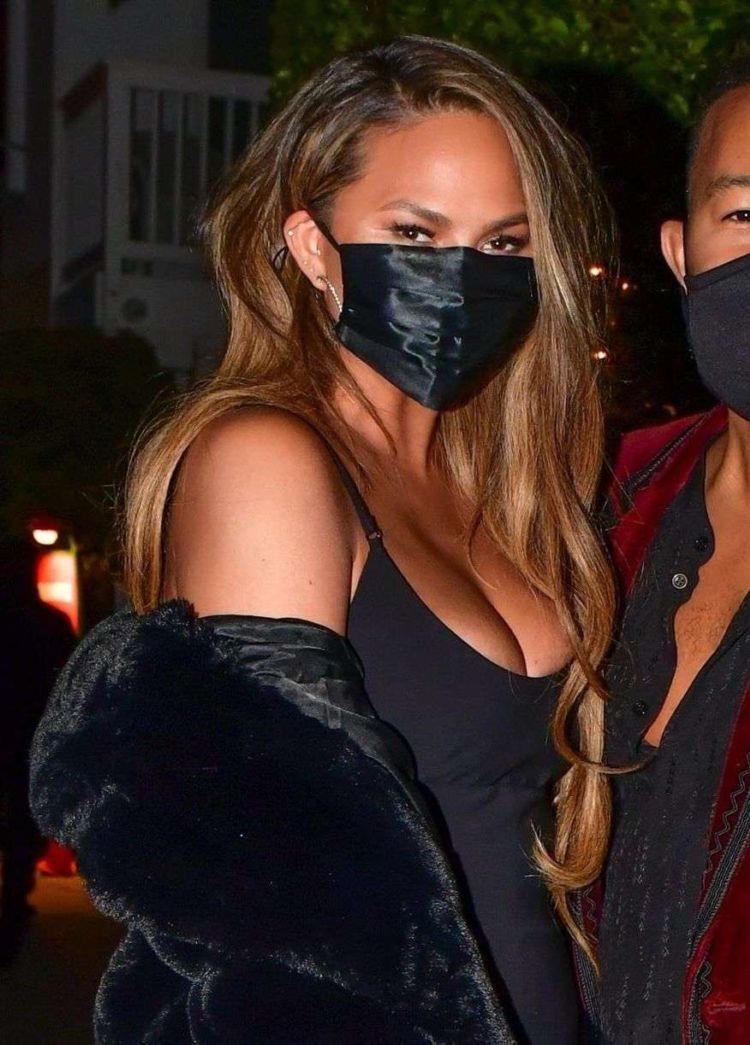 Chrissy Teigen Stepped Out In All Black Outfit For A Night Out In Los Angeles