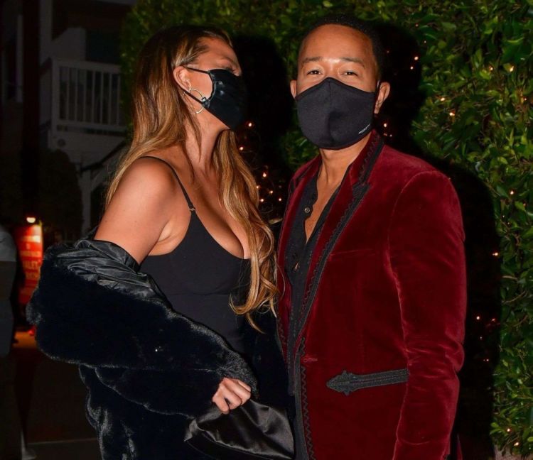 Chrissy Teigen Stepped Out In All Black Outfit For A Night Out In Los Angeles