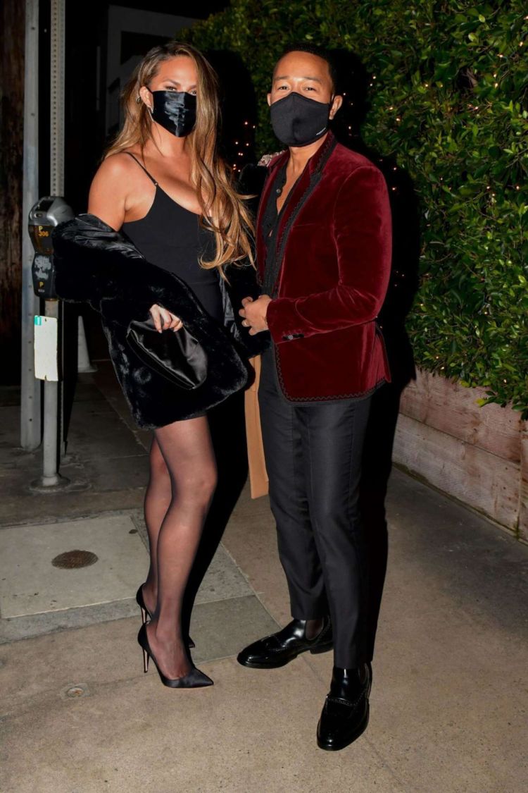 Chrissy Teigen Stepped Out In All Black Outfit For A Night Out In Los Angeles