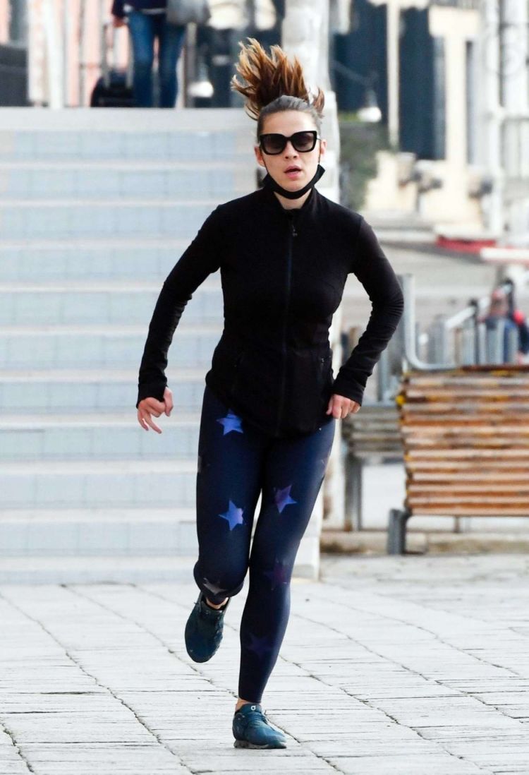 Hayley Atwell Spotted Jogging Out In Venice