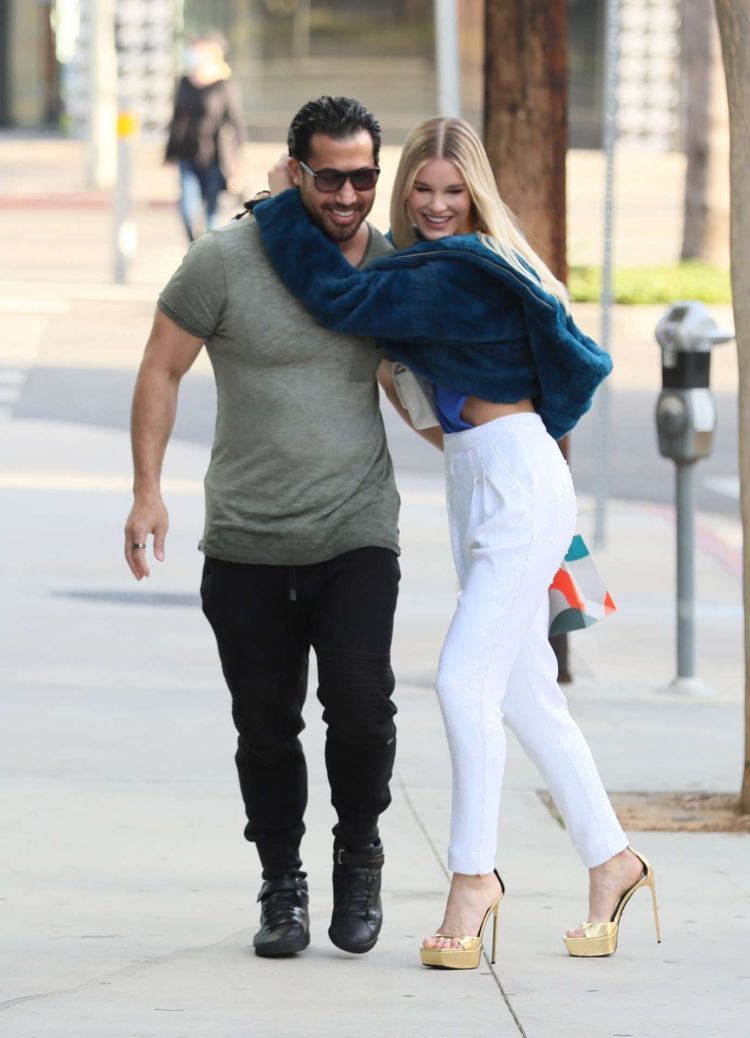 Joy Corrigan Smoking At Marijuana Dispensary In West Hollywood
