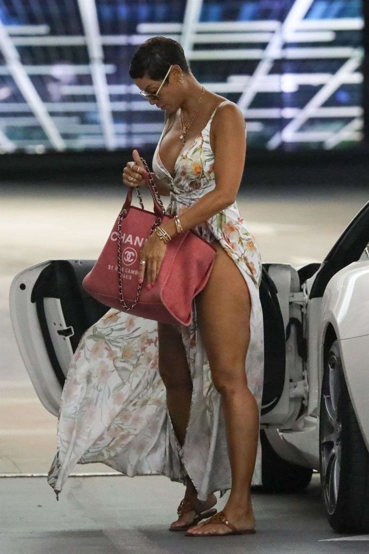 Nicole Murphy Spotted In The Parking Lot At Soho House