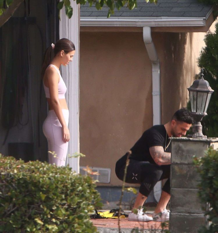 Fitness Freak Victoria Justice Working Out In Leggings And Sports Bra In Los Angeles
