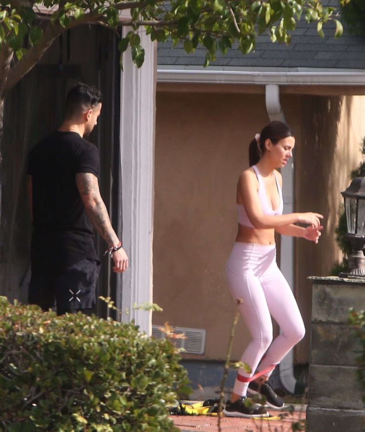 Fitness Freak Victoria Justice Working Out In Leggings And Sports Bra In Los Angeles