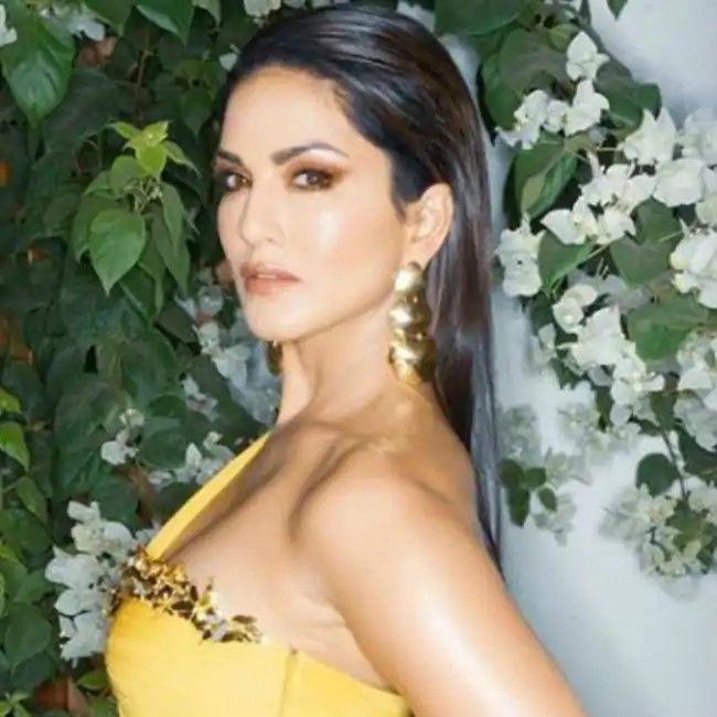Top 100 Hottest Pictures Of Sunny Leone