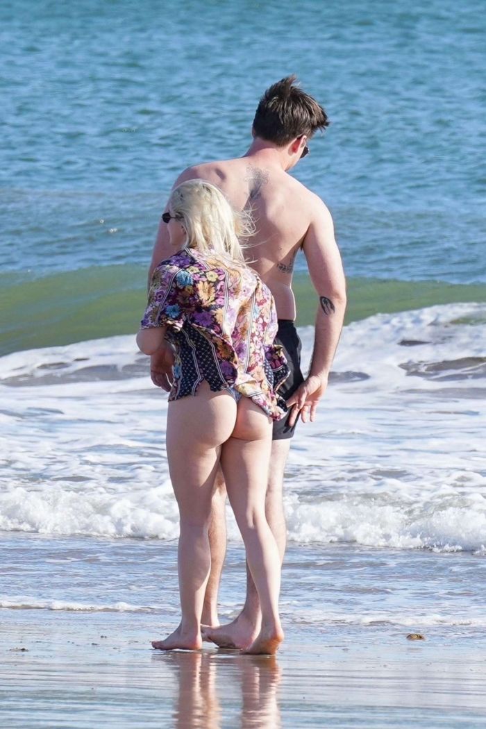 Ariel Winter Candids In Bikini At The Beach In Santa Barbara
