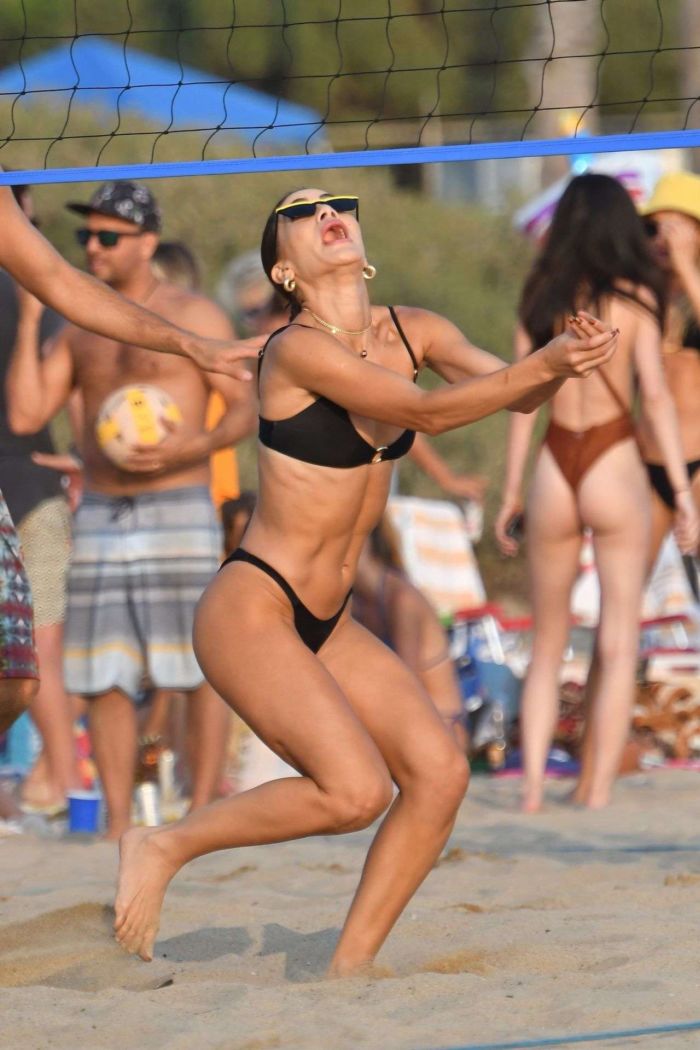 Camila Coelho Playing Volleyball In Bikini On The Beach In Santa Monica