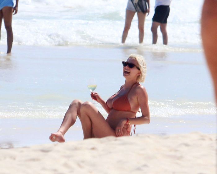 Caroline Vreeland Enjoying In Red Bikini On The Beach In Tulum