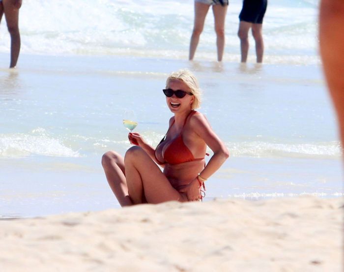 Caroline Vreeland Enjoying In Red Bikini On The Beach In Tulum
