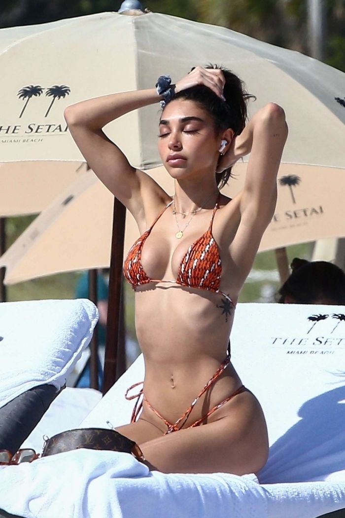 Chantel Jeffries Vacationing In Bikini On The Beach In Miami