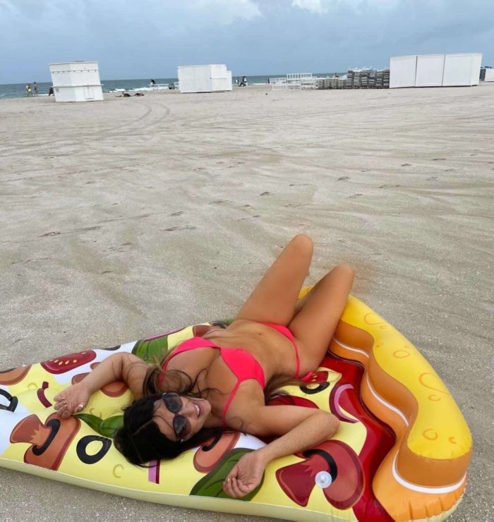 Claudia Romani Posing In Bikini At The South Beach