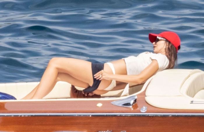 Emily Ratajkowski In A White Bikini On A Boat In Italy