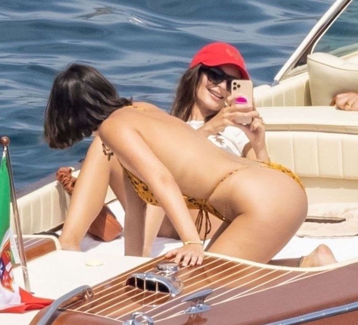 Emily Ratajkowski In A White Bikini On A Boat In Italy