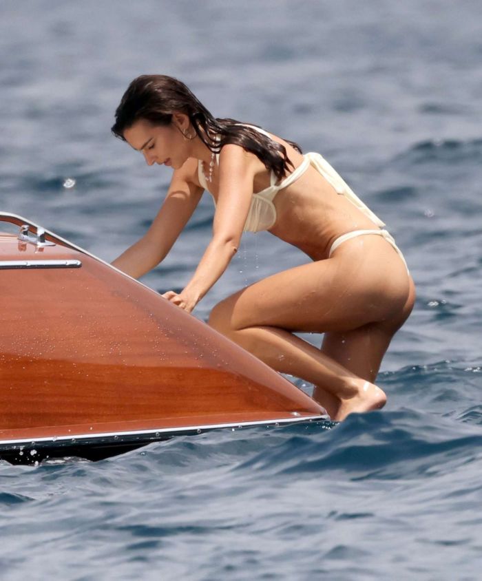 Emily Ratajkowski In A White Bikini On A Boat In Italy