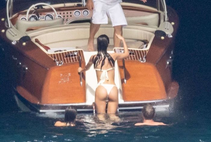 Emily Ratajkowski In A White Bikini On A Boat In Italy