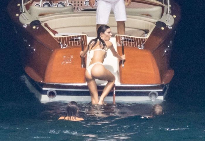 Emily Ratajkowski In A White Bikini On A Boat In Italy