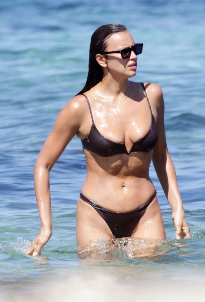 Irina Shayk Enjoying In A Bikini On The Beach In Ibiza
