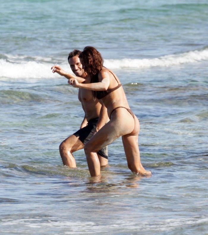 Irina Shayk Enjoying In A Bikini On The Beach In Ibiza