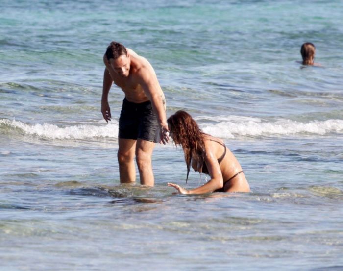 Irina Shayk Enjoying In A Bikini On The Beach In Ibiza
