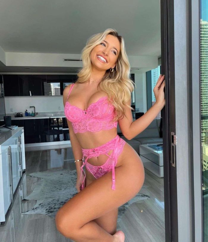 Jilissa Ann Zolotko's Special Bikini And Lingerie Photoshoot