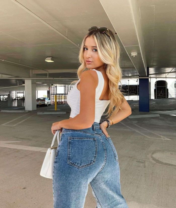 Jilissa Ann Zolotko's Special Bikini And Lingerie Photoshoot