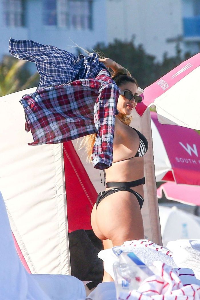 Larsa Pippen In A Black Bikini At Miami Beach