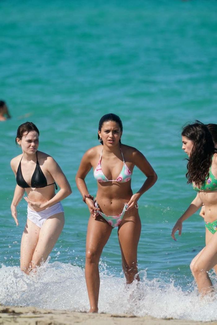 Maia Reficco Vacationing In Bikini On The Beach With Friends In Miami