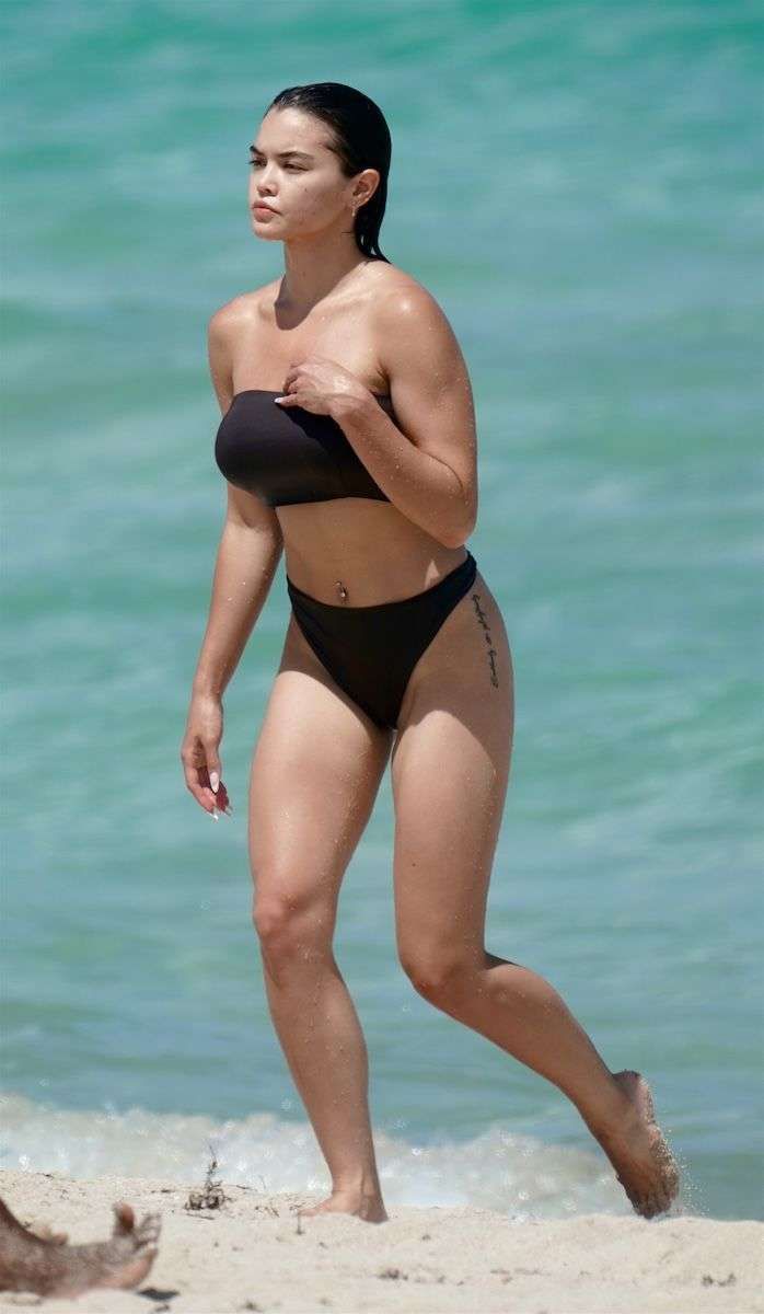 Paris Berelc In A Black Bikini On The Beach In Miami