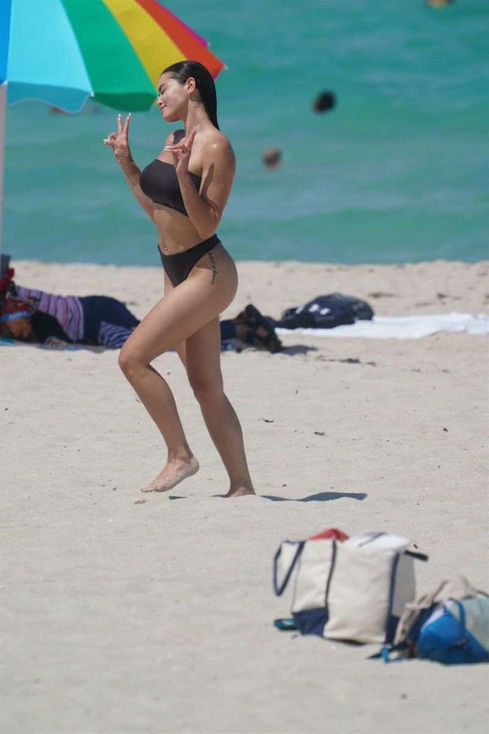 Paris Berelc In A Black Bikini On The Beach In Miami