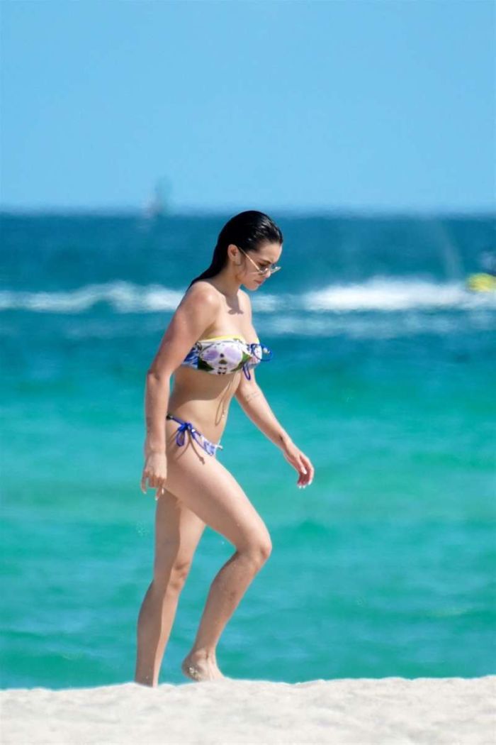 Paris Berelc Vacationing In A Colorful Bikini On The Beach In Miami