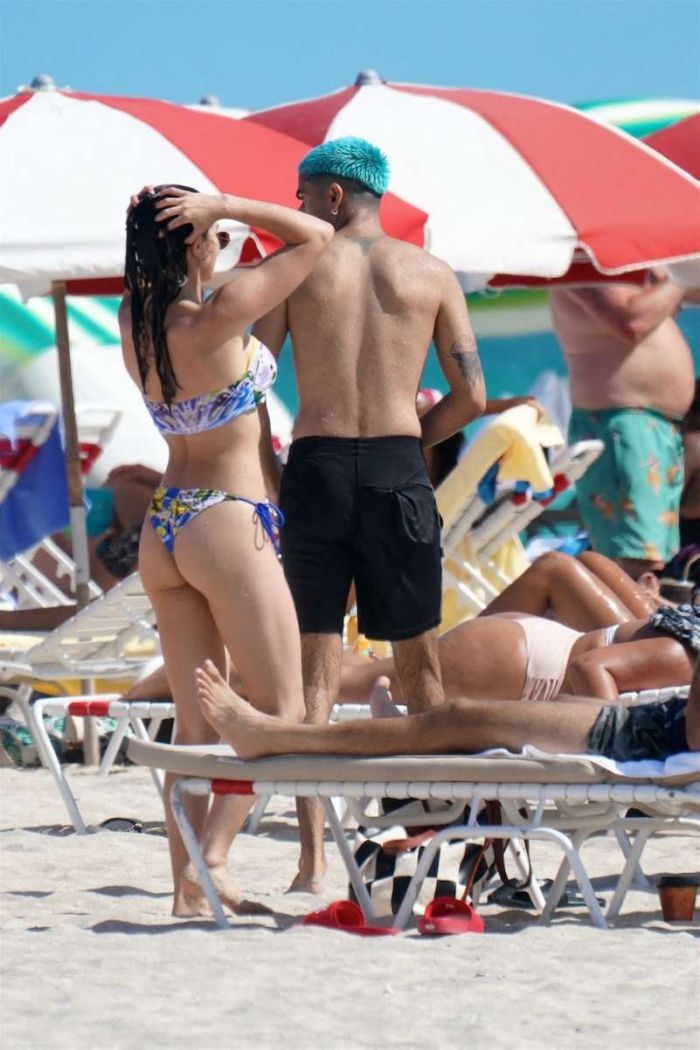 Paris Berelc Vacationing In A Colorful Bikini On The Beach In Miami
