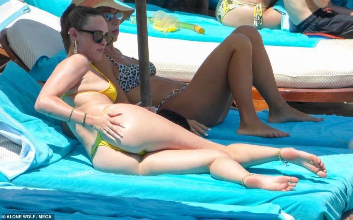 Rumer Willis And Demi Moore Tanning At A Beach In Mykonos