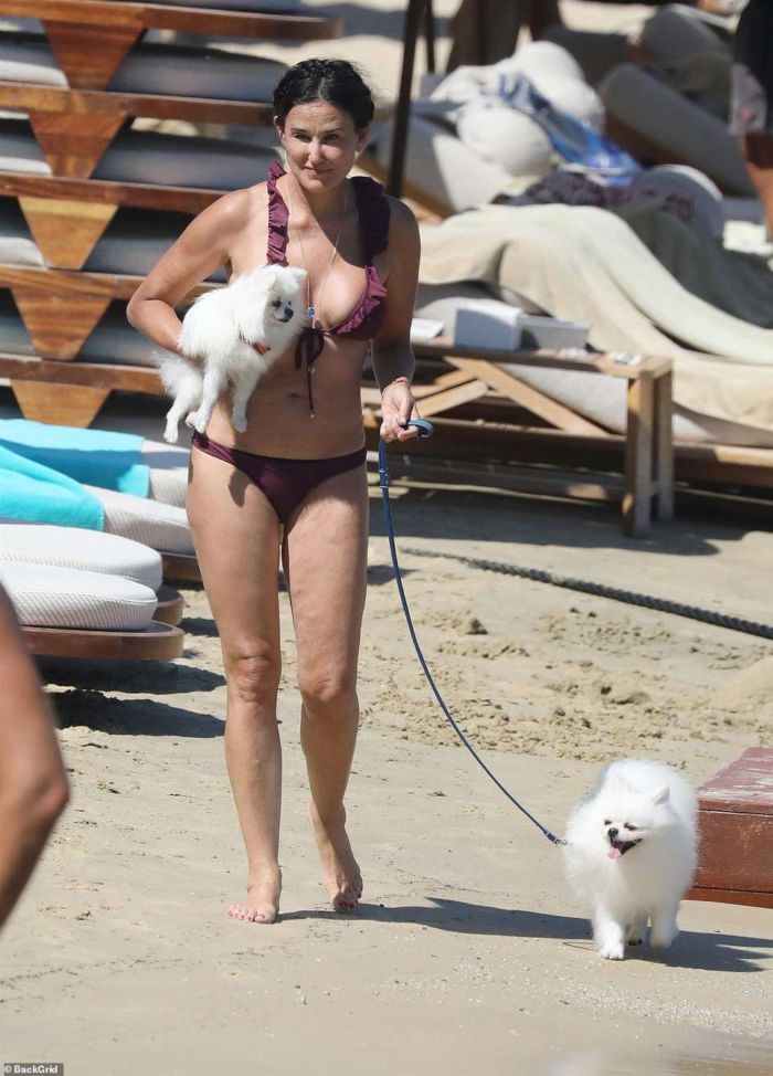 Rumer Willis And Demi Moore Tanning At A Beach In Mykonos