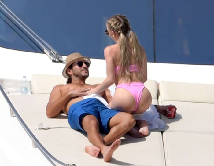 Sydney Sweeney Vacationing In A Pink Bikini On A Boat In Italy