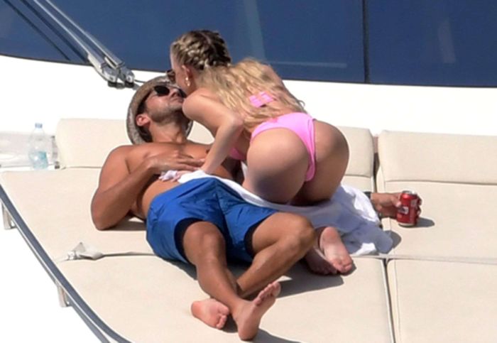 Sydney Sweeney Vacationing In A Pink Bikini On A Boat In Italy