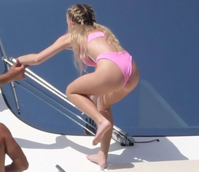 Sydney Sweeney Vacationing In A Pink Bikini On A Boat In Italy