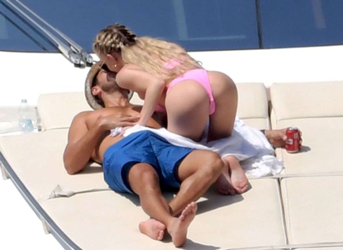 Sydney Sweeney Vacationing In A Pink Bikini On A Boat In Italy